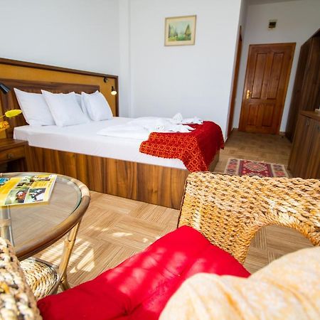Mai Danube Hotel Ieşelniţa Eksteriør billede