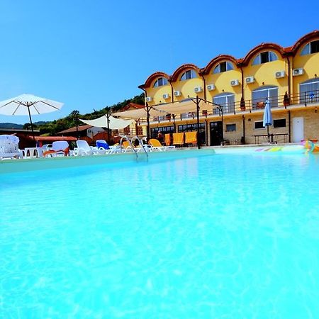Mai Danube Hotel Ieşelniţa Eksteriør billede