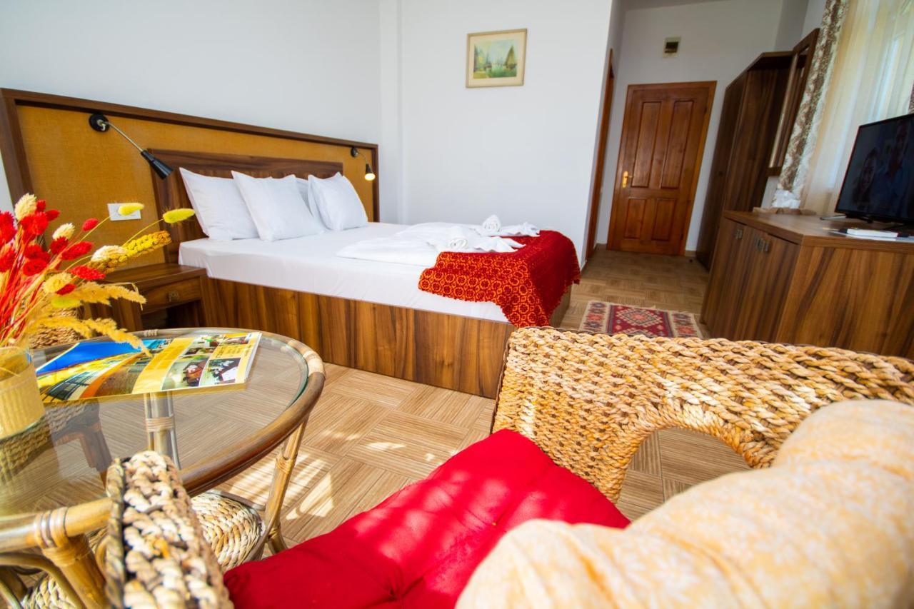 Mai Danube Hotel Ieşelniţa Eksteriør billede