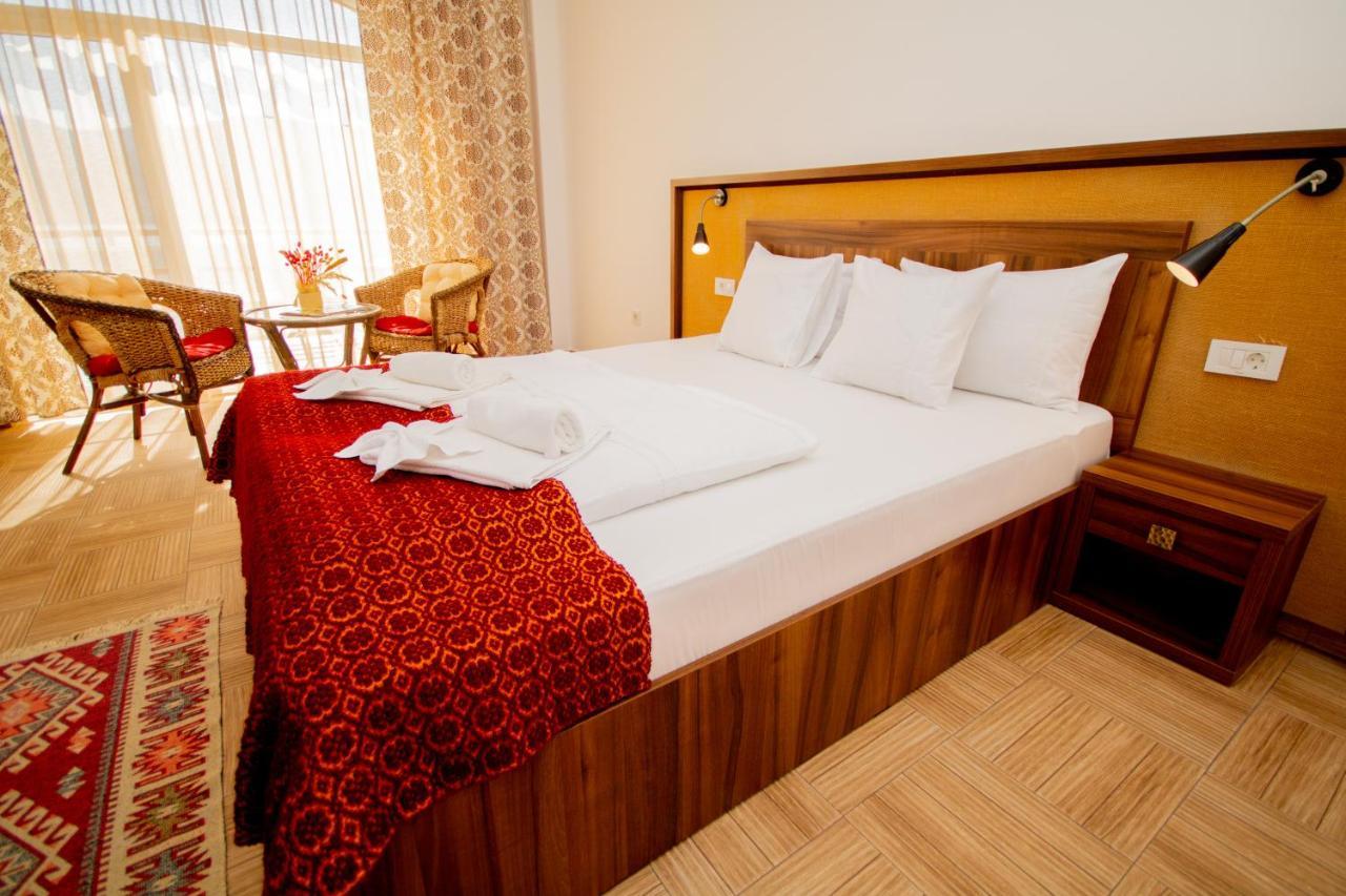 Mai Danube Hotel Ieşelniţa Eksteriør billede