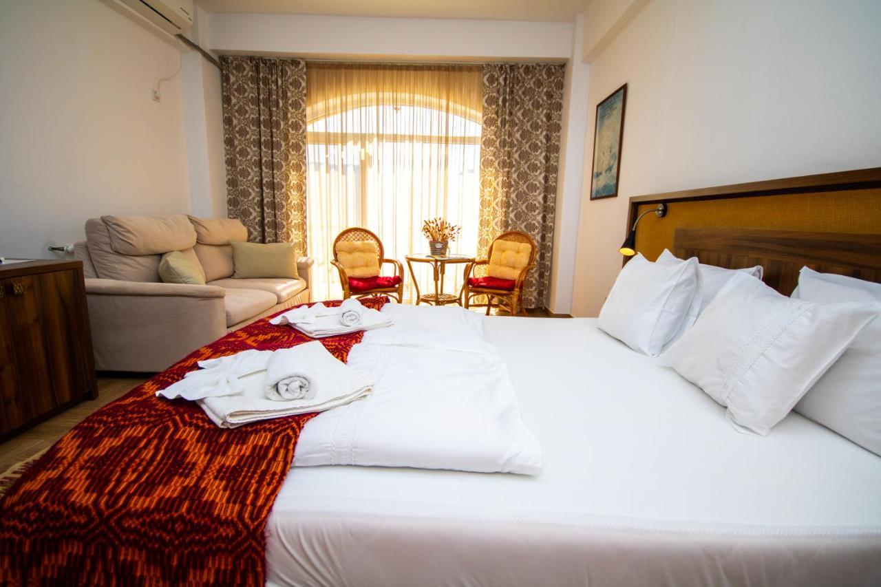 Mai Danube Hotel Ieşelniţa Eksteriør billede