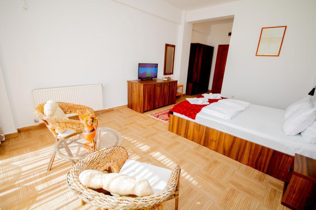 Mai Danube Hotel Ieşelniţa Eksteriør billede