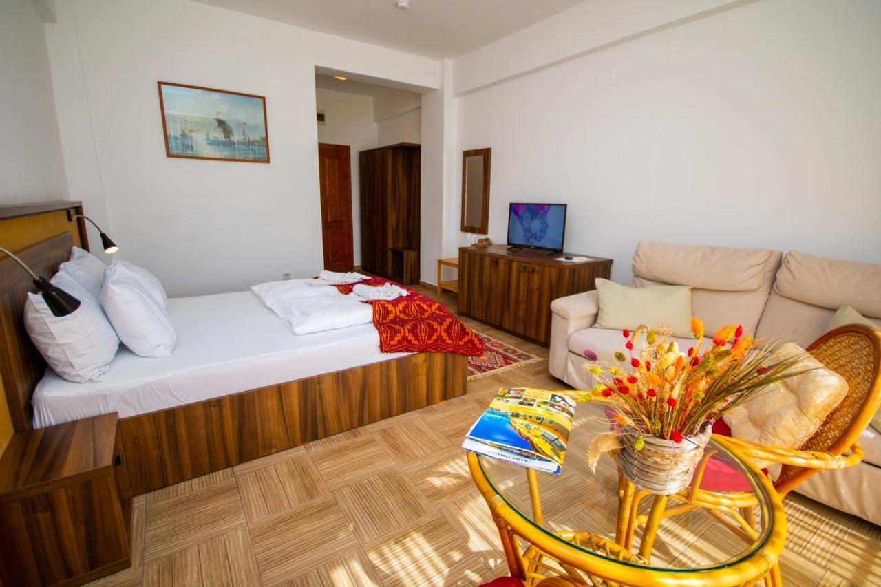 Mai Danube Hotel Ieşelniţa Eksteriør billede