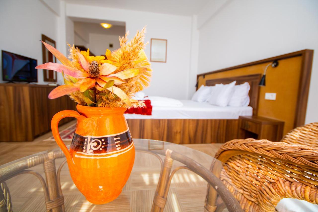Mai Danube Hotel Ieşelniţa Eksteriør billede