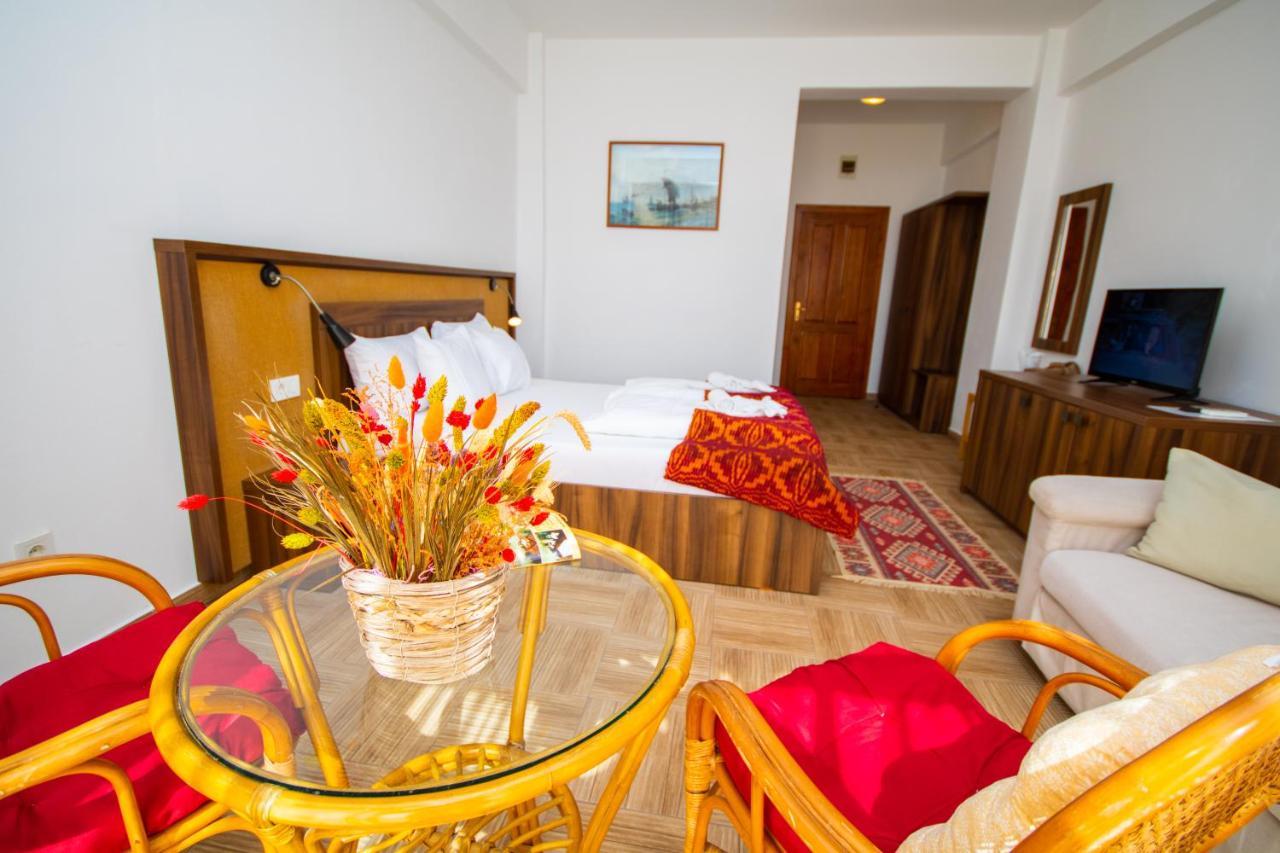 Mai Danube Hotel Ieşelniţa Eksteriør billede