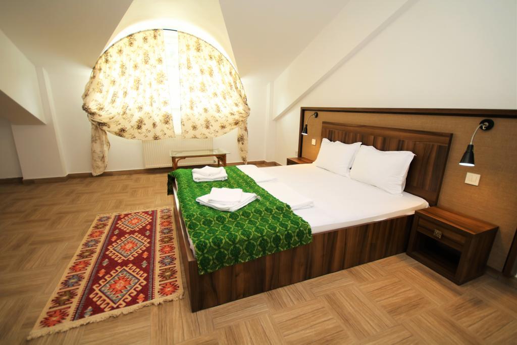 Mai Danube Hotel Ieşelniţa Eksteriør billede
