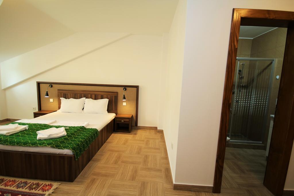 Mai Danube Hotel Ieşelniţa Eksteriør billede
