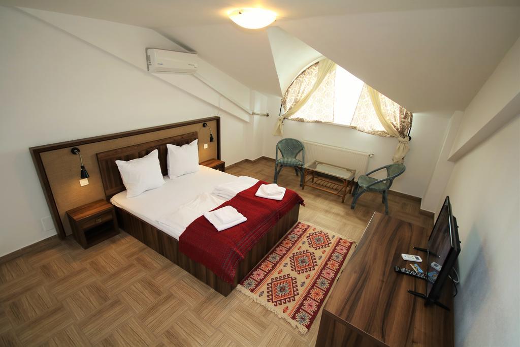 Mai Danube Hotel Ieşelniţa Eksteriør billede