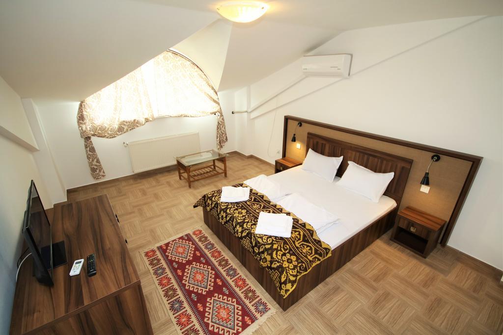 Mai Danube Hotel Ieşelniţa Eksteriør billede