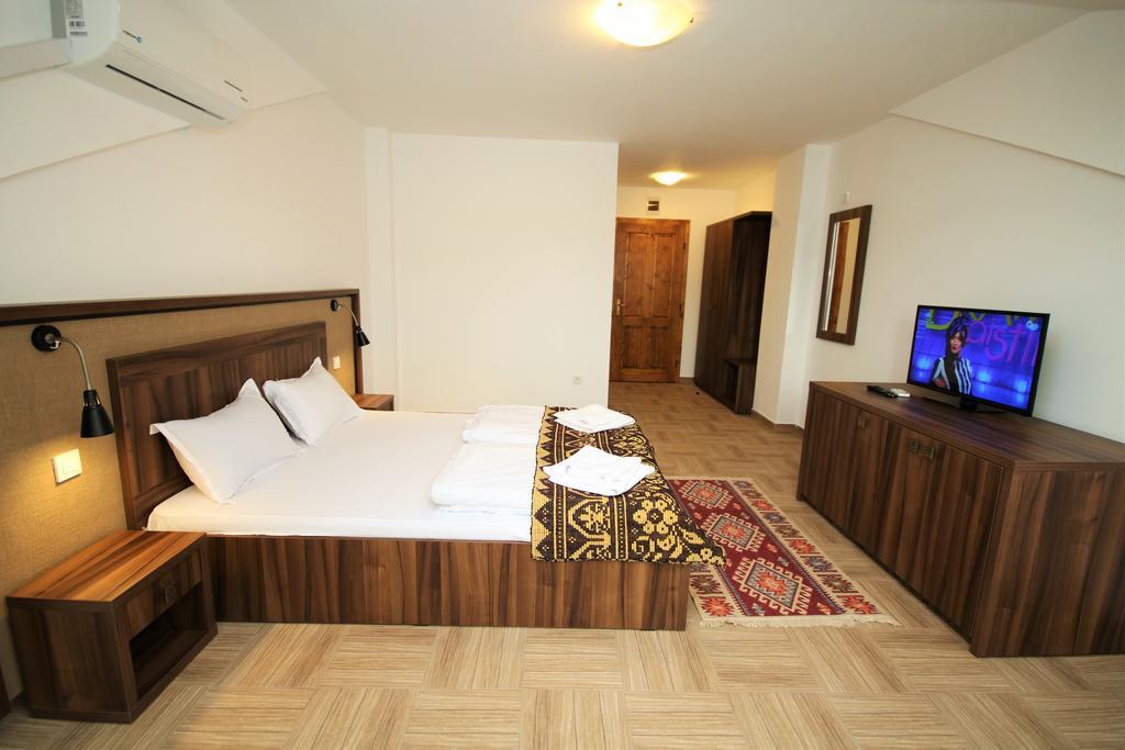 Mai Danube Hotel Ieşelniţa Eksteriør billede