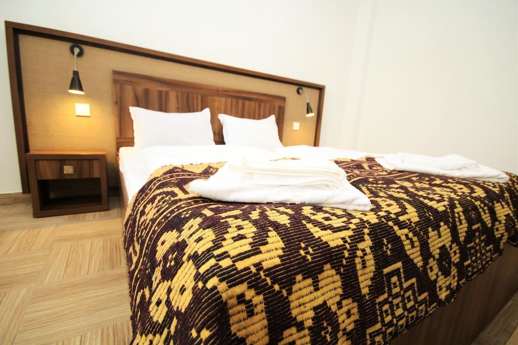 Mai Danube Hotel Ieşelniţa Eksteriør billede