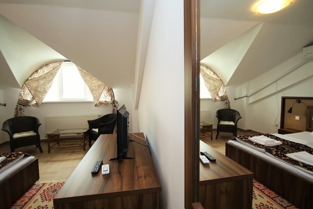 Mai Danube Hotel Ieşelniţa Eksteriør billede