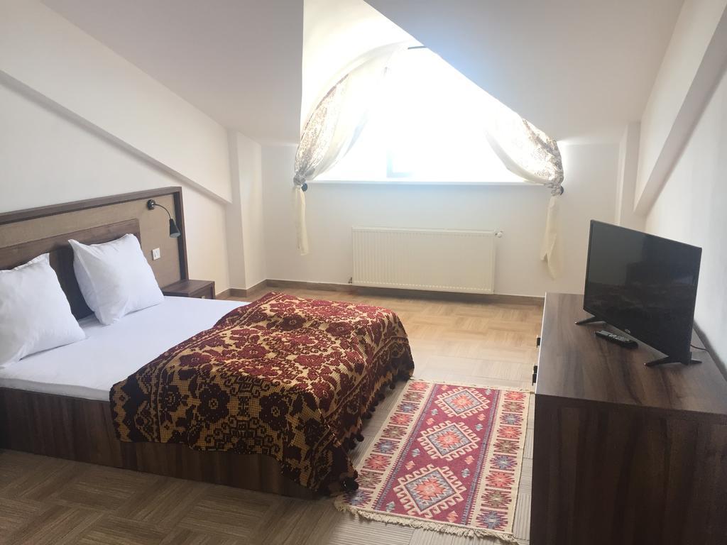 Mai Danube Hotel Ieşelniţa Eksteriør billede