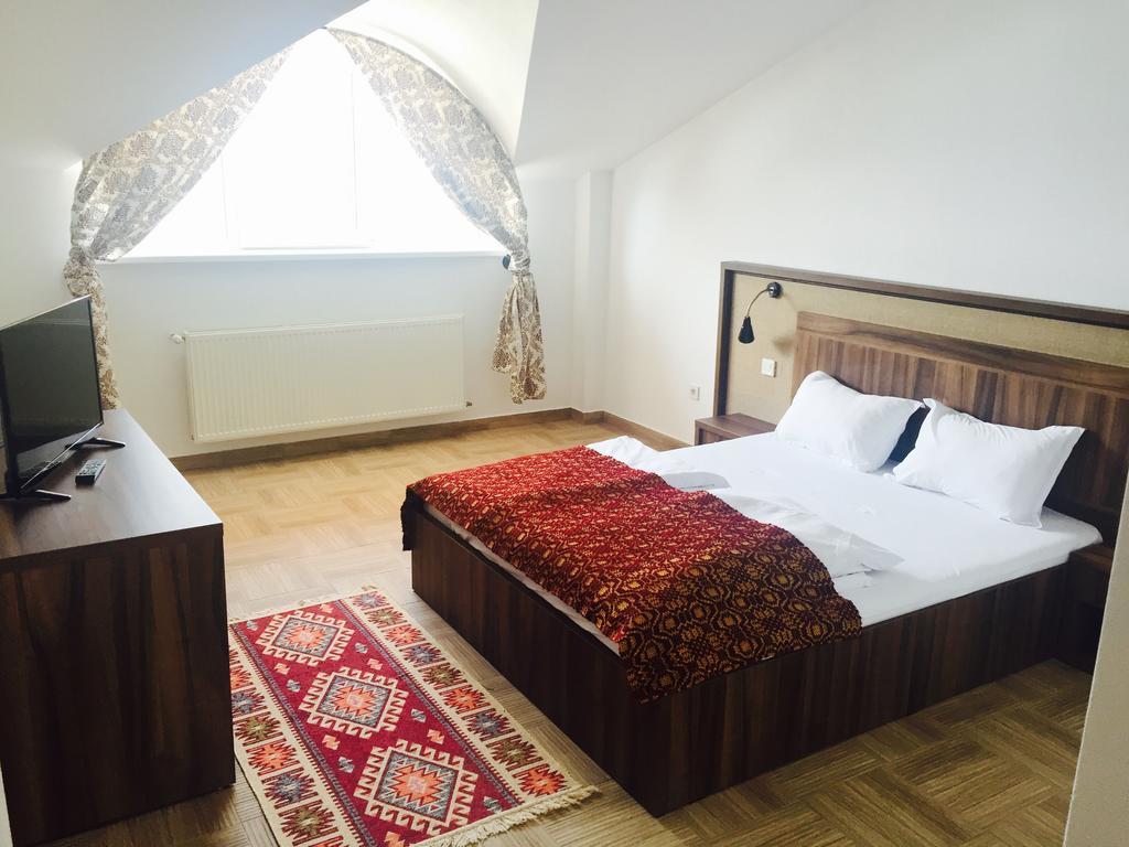 Mai Danube Hotel Ieşelniţa Eksteriør billede
