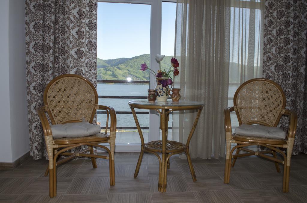 Mai Danube Hotel Ieşelniţa Eksteriør billede