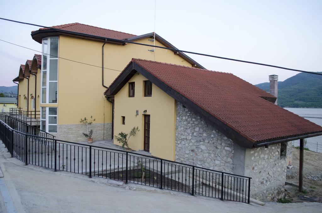 Mai Danube Hotel Ieşelniţa Eksteriør billede