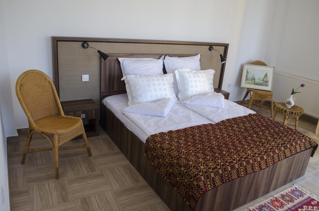 Mai Danube Hotel Ieşelniţa Eksteriør billede