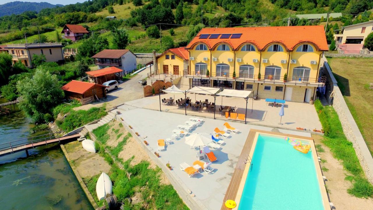 Mai Danube Hotel Ieşelniţa Eksteriør billede