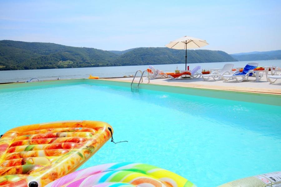 Mai Danube Hotel Ieşelniţa Eksteriør billede