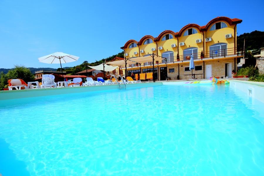 Mai Danube Hotel Ieşelniţa Eksteriør billede