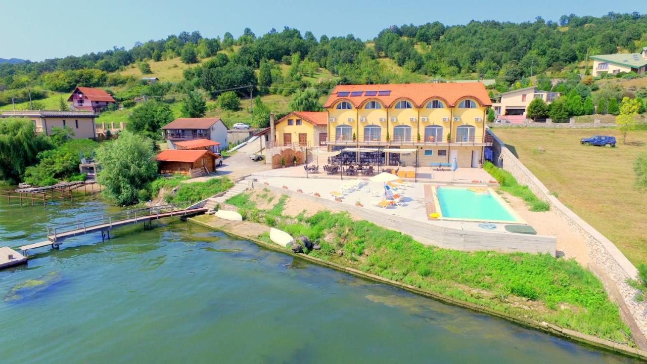 Mai Danube Hotel Ieşelniţa Eksteriør billede