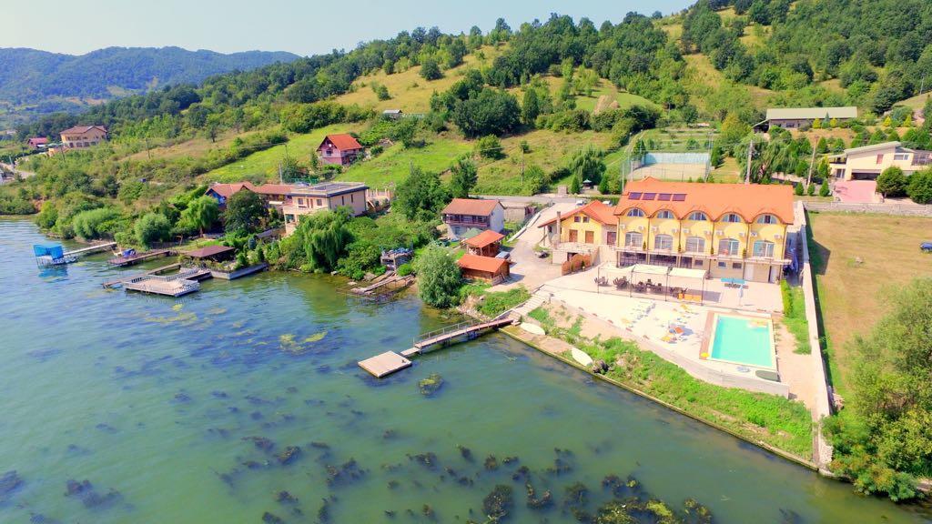 Mai Danube Hotel Ieşelniţa Eksteriør billede